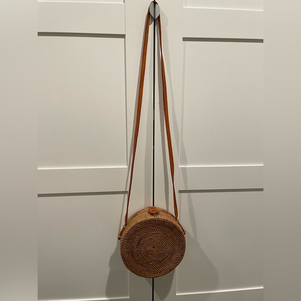 Straw crossbody bag